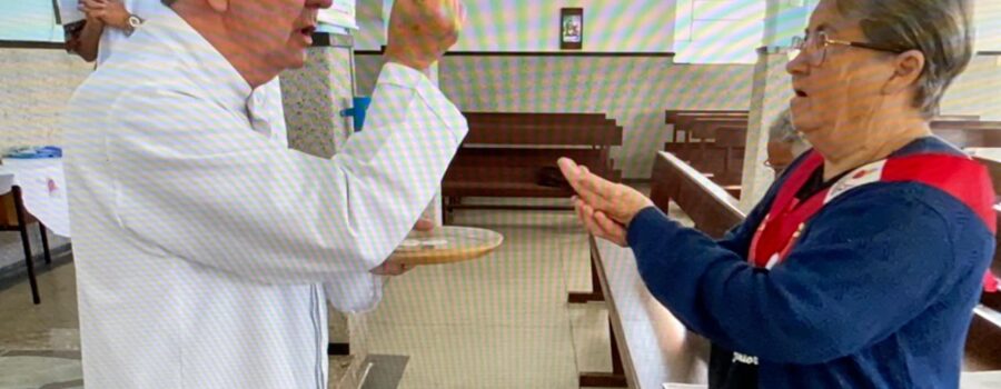 Celebração Eucarística: Padre Guanair da Silva Santos. Ministro Extraordinário da Sagrada Comunhão Paulo Roberto Pires. Acolhida e Preces da Comunidade Jorge Aleixo. Leitura Graça. Salmo 112 - Bendito Seja o Nome do Senhor, Agora e em Toda a Eternidade - Mestre Polêmico. Igreja Nossa Senhora Mãe de Deus, Bairro Nossa Senhora de Lourdes, Juiz de Fora, Minas Gerais/MG, Brasil. Registro de Capoeira Mestre Polêmico - Professor Doutor João Couto Teixeira. IMG_5226. 4,83 GB. 08h00. Sexta-feira, 22 de Agosto de 2025. HD 1080p. MOV. Universidade Livre de Estudos Culturais da Capoeira - Universidade da Capoeira - UNICAPOEIRA, Instituto de Educação Socioambiental - IESAMBI, Associação de Capoeira - ASCA e Grupo de Capoeira MEIA LUA - Fundado Terça-feira, 29 de Maio de 1962. http://universidadedacapoeira.com/ Seja membro deste canal e ganhe benefícios: https://www.youtube.com/channel/UCE6HrA5Y_VZ4-hgw8FG13aw/join PIX - polemico72@hotmail.com