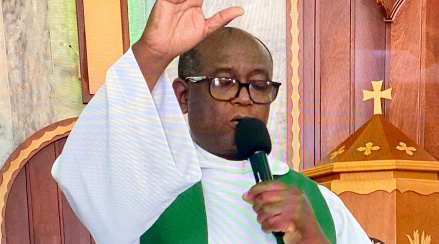 Celebração Eucarística: Padre Guanair da Silva Santos. Ministro Extraordinário da Sagrada Comunhão Paulo Roberto Pires. Acolhida e Preces da Comunidade José Mauro Bul-la. Leitura Graça. Salmo 115 - Elevo o Cálice da minha Salvação, Invocando o Nome Santo do Senhor - Mestre Polêmico. Igreja Nossa Senhora Mãe de Deus, Bairro Nossa Senhora de Lourdes, Juiz de Fora, Minas Gerais/MG, Brasil. Registro de Capoeira Estrela Dalva - Artista Plástica e Cineasta Salete Libardoni. IMG_4390. 4,9 GB. 08h00. Sexta-feira, 18 de Julho de 2025. HD 1080p. MOV. Universidade Livre de Estudos Culturais da Capoeira - Universidade da Capoeira - UNICAPOEIRA, Instituto de Educação Socioambiental - IESAMBI, Associação de Capoeira - ASCA e Grupo de Capoeira MEIA LUA - Fundado Terça-feira, 29 de Maio de 1962. http://universidadedacapoeira.com/ Seja membro deste canal e ganhe benefícios: https://www.youtube.com/channel/UCE6HrA5Y_VZ4-hgw8FG13aw/join PIX - polemico72@hotmail.com