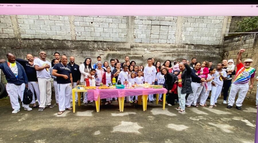 Roda: Grupo MEIA LUA. Mestr@s Polêmico, Gato - Ronaldo Resende, Alexandre José Ribeiro de Amorim, Can Can - Alexandre Juan Rabelo, Cuité - Gláucio Anacleto de Almeida, Tirano - Sidnei Teixeira Gaspar, Galão - Luciano Ferreira, Miriam, Contramestr@s Patrícia Amorim, Chagas Júnior e Professora Pequena - Priscila Furtado Chagas. Rua Porfírio Bartolomeu de Albuquerque, 316, CEP 36.033-010, Bairro Teixeiras, Juiz de Fora, Minas Gerais/MG, Brasil. Registro de Capoeira Mestre Polêmico - Professor Doutor João Couto Teixeira. IMG_6558/9. 13,66 GB. 09h15/34. Domingo, 14 de Setembro de 2025. HD 1080p. MOV. Universidade Livre de Estudos Culturais da Capoeira - Universidade da Capoeira - UNICAPOEIRA, Instituto de Educação Socioambiental - IESAMBI, Associação de Capoeira - ASCA e Grupo de Capoeira MEIA LUA - Fundado Terça-feira, 29 de Maio de 1962. http://universidadedacapoeira.com/ Seja membro deste canal e ganhe benefícios: https://www.youtube.com/channel/UCE6HrA5Y_VZ4-hgw8FG13aw/join PIX - polemico72@hotmail.com