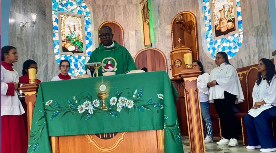 Celebração Eucarística - Padre Guanair da Silva Santos. Diácono Márcio Rosa dos Santos. Acólitas Maria Fernanda Maia, Luiza Maria e Oliveira. Salmo 89 - Vós Fostes, Ó Senhor, um Refúgio para Nós - Geraldo. Igreja Nossa Senhora Mãe de Deus, Bairro Nossa Senhora de Lourdes, Juiz de Fora, Minas Gerais/MG, Brasil. Registro de Capoeira Mestre Polêmico - Professor Doutor João Couto Teixeira. IMG_5509/10. 10,72 GB. 09h00/59. Domingo, 07 de Setembro de 2025. HD 1080p. MOV. Universidade Livre de Estudos Culturais da Capoeira - Universidade da Capoeira - UNICAPOEIRA, Instituto de Educação Socioambiental - IESAMBI, Associação de Capoeira - ASCA e Grupo de Capoeira MEIA LUA - Fundado Terça-feira, 29 de Maio de 1962. http://universidadedacapoeira.com/ Seja membro deste canal e ganhe benefícios: https://www.youtube.com/channel/UCE6HrA5Y_VZ4-hgw8FG13aw/join PIX - polemico72@hotmail.com