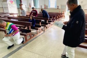 Terço dos Homens em Família: SebastiãoRosa Leite Filho. Igreja Nossa Senhora Mãe de Deus, Bairro Nossa Senhora de Lourdes, Juiz de Fora, Minas Gerais/MG, Brasil. Registro de Capoeira Mestre Polêmico - Professor Doutor João Couto Teixeira. IMG_4846. 3,32 GB. 08h16. Domingo, 03 de Agosto de 2025. HD 1080p. MOV. Universidade Livre de Estudos Culturais da Capoeira - Universidade da Capoeira - UNICAPOEIRA, Instituto de Educação Socioambiental - IESAMBI, Associação de Capoeira - ASCA e Grupo de Capoeira MEIA LUA - Fundado Terça-feira, 29 de Maio de 1962. http://universidadedacapoeira.com/ Seja membro deste canal e ganhe benefícios: https://www.youtube.com/channel/UCE6HrA5Y_VZ4-hgw8FG13aw/join PIX - polemico72@hotmail.com