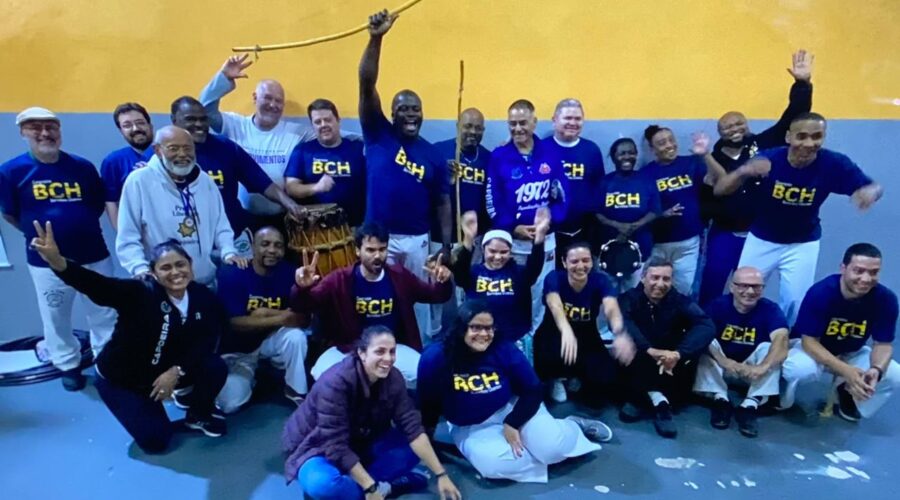 Mestres Gladson Silva, Jô - João Mendes Batista Barbosa Filho, José Antônio da Silva Pinheiro, Polêmico, Tonico, Joseano Paulino Bezerra, Jefferson Gomes Nogueira, Vinicius Heine, Rodny, Contramestres Marko Negão - Marco Antônio Clemente do Nascimento, Pigmeu - Fernando Gaudereto de Virgílio, Pimenta - Cleide Aparecida Marcelo, Professores Popó - Yansey de Moraes, Ninja, Graduada Pequena - Priscila Furtado Chagas. Congresso Berimbau Chamou. Grupo Zabelê Capoeira. Rua Olegário Maciel, Número 2161, Bairro Paineiras, Ginástica Juiz de Fora, Minas Gerais/MG, Brasil. Registro de Capoeira Mestre Polêmico - Professor Doutor João Couto Teixeira. IMG_0636. 43,3 GB. 08h00. Domingo, 17 de Agosto de 2025. HD 1080p. Universidade Livre de Estudos Culturais da Capoeira - Universidade da Capoeira - UNICAPOEIRA, Instituto de Educação Socioambiental - IESAMBI, Associação de Capoeira - ASCA e Grupo de Capoeira MEIA LUA - Fundado Terça-feira, 29 de Maio de 1962. http://universidadedacapoeira.com/ Seja membro deste canal e ganhe benefícios: https://www.youtube.com/channel/UCE6HrA5Y_VZ4-hgw8FG13aw/join PIX - polemico72@hotmail.com