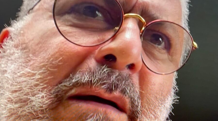 Mestres Onça Tigre - Doutor Milton Freire de Carvalho, Zé Baiano, Dom Ivan Zacarias Guimarães Gobbo, Polêmico, Pesado - Pedro de Abreu Neiva, Ricardo Bonfim, Marinheiro - Luiz Augusto, Boca Senzala - Humberto Barbosa de Souza, Deputado Silvio Linhares. Câmara Legislativa, Brasília, Distrito Federal/DF, Brasil. Registro de Capoeira Mestre Polêmico - Professor Doutor João Couto Teixeira. 2,09 GB. Sábado, 05 de Junho de 2004. HD 1080p. MOV. Universidade Livre de Estudos Culturais da Capoeira - Universidade da Capoeira - UNICAPOEIRA, Instituto de Educação Socioambiental - IESAMBI, Associação de Capoeira - ASCA e Grupo de Capoeira MEIA LUA - Fundado Terça-feira, 29 de Maio de 1962. Orquestra Harmônica de Berimbaus. http://universidadedacapoeira.com/ Seja membro deste canal e ganhe benefícios: https://www.youtube.com/channel/UCE6HrA5Y_VZ4-hgw8FG13aw/join PIX - polemico72@hotmail.com