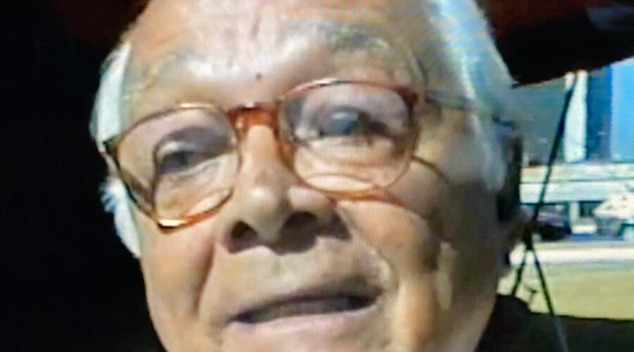 Mestre Onça Tigre - Doutor Milton Freire de Carvalho... e Lampião. Mossoró/RN, Taguatinga/DF. Sala de Entrar, Tigüéra 360, Juiz de Fora, Minas Gerais/MG, Brasil. Registro de Capoeira Mestre Polêmico - Professor Doutor João Couto Teixeira. 7,36 GB. Sábado, 05 de Junho de 2004. HD 1080p. MOV. Universidade Livre de Estudos Culturais da Capoeira - Universidade da Capoeira - UNICAPOEIRA, Instituto de Educação Socioambiental - IESAMBI, Associação de Capoeira - ASCA e Grupo de Capoeira MEIA LUA - Fundado Terça-feira, 29 de Maio de 1962. Orquestra Harmônica de Berimbaus. http://universidadedacapoeira.com/ Seja membro deste canal e ganhe benefícios: https://www.youtube.com/channel/UCE6HrA5Y_VZ4-hgw8FG13aw/join PIX - polemico72@hotmail.com