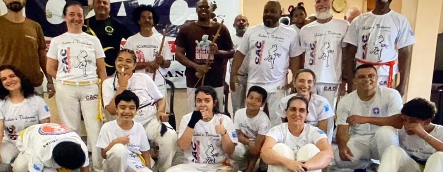 Mestre Tirano - Sidnei Teixeira Gaspar e Convidados: Rodas e Vivências - Sexta Edição. Participação Mestres Gato - Ronaldo Resende, Cuité - Gláucio Anacleto de Almeida, Jovirson Milagres e Jefferson Gomes Nogueira. Juiz de Fora, Minas Gerais/MG, Brasil. Registro de Capoeira Mestre Polêmico - Professor Doutor João Couto Teixeira. IMG_6553/87. 18h10. 50,71 GB. 16h04. Quinta-feira/Sábado, 23/25 de Outubro de 2025. HD 1080p. MOV. Universidade Livre de Estudos Culturais da Capoeira - Universidade da Capoeira - UNICAPOEIRA, Instituto de Educação Socioambiental - IESAMBI, Associação de Capoeira - ASCA e Grupo de Capoeira MEIA LUA - Fundado Terça-feira, 29 de Maio de 1962. Orquestra Harmônica de Berimbaus. http://universidadedacapoeira.com/ Seja membro deste canal e ganhe benefícios: https://www.youtube.com/channel/UCE6HrA5Y_VZ4-hgw8FG13aw/join PIX - polemico72@hotmail.com