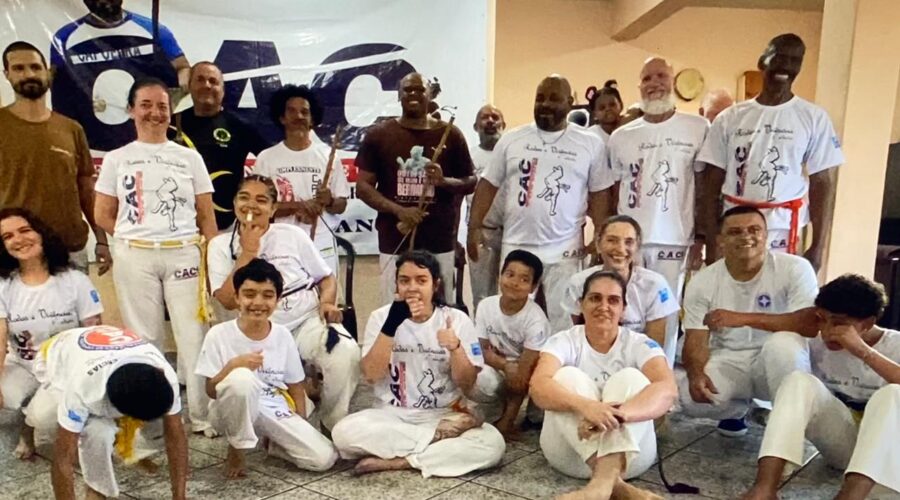 Mestre Tirano - Sidnei Teixeira Gaspar e Convidados: Rodas e Vivências - Sexta Edição. Participação Mestres Gato - Ronaldo Resende, Cuité - Gláucio Anacleto de Almeida, Jovirson Milagres e Jefferson Gomes Nogueira. Juiz de Fora, Minas Gerais/MG, Brasil. Registro de Capoeira Mestre Polêmico - Professor Doutor João Couto Teixeira. IMG_6553/87. 18h10. 50,71 GB. 16h04. Quinta-feira/Sábado, 23/25 de Outubro de 2025. HD 1080p. MOV. Universidade Livre de Estudos Culturais da Capoeira - Universidade da Capoeira - UNICAPOEIRA, Instituto de Educação Socioambiental - IESAMBI, Associação de Capoeira - ASCA e Grupo de Capoeira MEIA LUA - Fundado Terça-feira, 29 de Maio de 1962. Orquestra Harmônica de Berimbaus. http://universidadedacapoeira.com/ Seja membro deste canal e ganhe benefícios: https://www.youtube.com/channel/UCE6HrA5Y_VZ4-hgw8FG13aw/join PIX - polemico72@hotmail.com