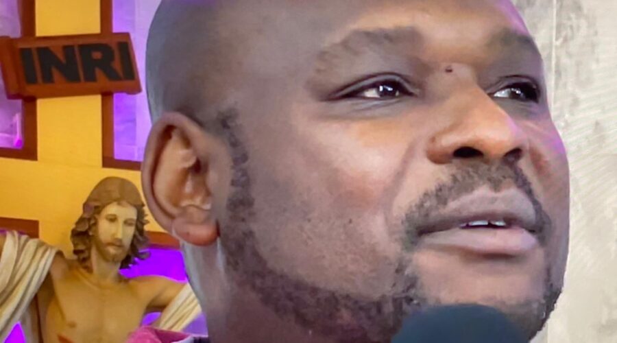 Celebração Eucarística: Padre João Francisco Batista da Silva. Igreja Nossa Senhora Mãe de Deus, Bairro Nossa Senhora de Lourdes, Juiz de Fora, Minas Gerais/MG, Brasil. Registro de Capoeira Mestre Polêmico - Professor João Couto Teixeira. IMG_7541. 7,61 GB. 19h30. Domingo, 11 de Dezembro de 2022. HD 1080p. Universidade Livre de Estudos Culturais da Capoeira - Universidade da Capoeira - UNICAPOEIRA, Instituto de Educação Socioambiental - IESAMBI, Associação de Capoeira - ASCA e Grupo de Capoeira MEIA LUA - Fundado Terça-feira, 29 de Maio de 1962. Orquestra Harmônica de Berimbaus. http://universidadedacapoeira.com/ Seja membro deste canal e ganhe benefícios: https://www.youtube.com/channel/UCE6HrA5Y_VZ4-hgw8FG13aw/join PIX - polemico72@hotmail.com