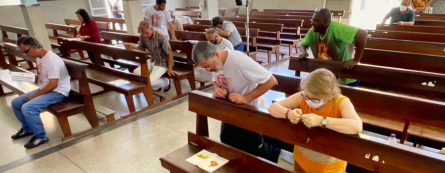 Terço dos Homens em Família: Wanderley Tagliatte. Igreja Nossa Senhora Mãe de Deus, Bairro Nossa Senhora de Lourdes, Juiz de Fora, Minas Gerais/MG, Brasil. Registro de Capoeira Mestre Polêmico - Professor João Couto Teixeira. IMG_7541. 3,84 GB. 20h45. Domingo, 11 de Dezembro de 2022. HD 1080p. Universidade Livre de Estudos Culturais da Capoeira - Universidade da Capoeira - UNICAPOEIRA, Instituto de Educação Socioambiental - IESAMBI, Associação de Capoeira - ASCA e Grupo de Capoeira MEIA LUA - Fundado Terça-feira, 29 de Maio de 1962. Orquestra Harmônica de Berimbaus. http://universidadedacapoeira.com/ Seja membro deste canal e ganhe benefícios: https://www.youtube.com/channel/UCE6HrA5Y_VZ4-hgw8FG13aw/join PIX - polemico72@hotmail.com