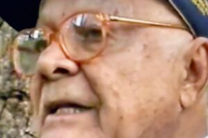 Mestres Onça Tigre - Doutor Milton Freire de Carvalho, Dom Ivan Zacarias Guimarães Gobbo, Polêmico e Boca Senzala - Humberto Barbosa de Souza. Maculelê. Embaixada Inglesa, Brasília, Distrito Federal/DF, Brasil. Registro de Capoeira Mestre Polêmico - Professor Doutor João Couto Teixeira. 1,92 GB. Sábado, 05 de Junho de 2004. HD 1080p. MOV. Universidade Livre de Estudos Culturais da Capoeira - Universidade da Capoeira - UNICAPOEIRA, Instituto de Educação Socioambiental - IESAMBI, Associação de Capoeira - ASCA e Grupo de Capoeira MEIA LUA - Fundado Terça-feira, 29 de Maio de 1962. Orquestra Harmônica de Berimbaus. http://universidadedacapoeira.com/ Seja membro deste canal e ganhe benefícios: https://www.youtube.com/channel/UCE6HrA5Y_VZ4-hgw8FG13aw/join PIX - polemico72@hotmail.com