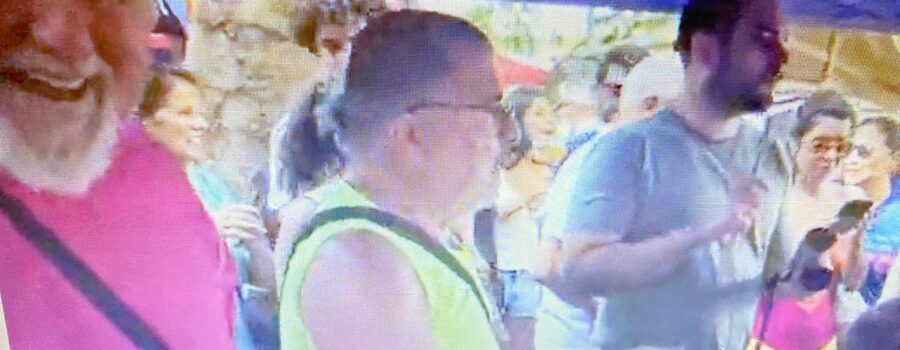 Passeio à Cidade Maravilhosa: Xico - Francisco de Assis Couto Teixeira, Mestre Polêmico - Professor Doutor João Couto Teixeira, Eleny Mazzoccoli Guimarães e Salete Libardoni. Pandeiros no Bar da Adelina e nas Barracas de Feira do Pixinga e do Luizinho. 2,05 GB. Sábado, 01 a Domingo, 09 de Novembro de 2025. Rio de Janeiro/RJ, Brasil. Registro de Xico - Francisco de Assis Couto Teixeira. HD 1080p. MOV. Universidade Livre de Estudos Culturais da Capoeira - Universidade da Capoeira - UNICAPOEIRA, Instituto de Educação Socioambiental - IESAMBI, Associação de Capoeira - ASCA e Grupo de Capoeira MEIA LUA - Fundado Terça-feira, 29 de Maio de 1962. http://universidadedacapoeira.com/ Seja membro deste canal e ganhe benefícios: https://www.youtube.com/channel/UCE6HrA5Y_VZ4-hgw8FG13aw/join PIX - polemico72@hotmail.com