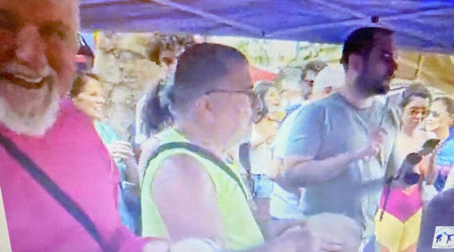 Passeio à Cidade Maravilhosa: Xico - Francisco de Assis Couto Teixeira, Mestre Polêmico - Professor Doutor João Couto Teixeira, Eleny Mazzoccoli Guimarães e Salete Libardoni. Pandeiros no Bar da Adelina e nas Barracas de Feira do Pixinga e do Luizinho. 2,05 GB. Sábado, 01 a Domingo, 09 de Novembro de 2025. Rio de Janeiro/RJ, Brasil. Registro de Xico - Francisco de Assis Couto Teixeira. HD 1080p. MOV. Universidade Livre de Estudos Culturais da Capoeira - Universidade da Capoeira - UNICAPOEIRA, Instituto de Educação Socioambiental - IESAMBI, Associação de Capoeira - ASCA e Grupo de Capoeira MEIA LUA - Fundado Terça-feira, 29 de Maio de 1962. http://universidadedacapoeira.com/ Seja membro deste canal e ganhe benefícios: https://www.youtube.com/channel/UCE6HrA5Y_VZ4-hgw8FG13aw/join PIX - polemico72@hotmail.com