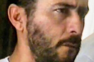 Mestr@s Lorde Bom Cabrito - Mário Rodrigues Ferreira do Rosário, Pombo de Ouro - José Bispo Correia, Pelé - Humberto Vieira da Silva, Polêmico - Professor Doutor João Couto Teixeira, Benedito Fernandes Almeida, Bom Menino - Aluizio de Melo Cavalcanti Junior, Lua Bonita - Ana Cláudia Sousa Vieira, Radi - Vassili Ivanov, Mandingueiro, Discentes do Centro Integrado de Ensino Especial - CIEE. CASEB, Brasília, Distrito Federal/DF, Brasil. Registro de Capoeira Mestre Mandingueiro - Professor Doutor Peter Faluhelyi. 337,8 MB. Quinta-feira, 19 de Novembro de 1998. Matriz. HD 1080. MOV. Universidade Livre de Estudos Culturais da Capoeira - Universidade da Capoeira - UNICAPOEIRA, Instituto de Educação Socioambiental - IESAMBI, Associação de Capoeira - ASCA e Grupo de Capoeira MEIA LUA - Fundado Terça-feira, 29 de Maio de 1962. Orquestra Harmônica de Berimbaus. http://universidadedacapoeira.com/ Seja membro deste canal e ganhe benefícios: https://www.youtube.com/channel/UCE6HrA5Y_VZ4-hgw8FG13aw/join PIX - polemico72@hotmail.com