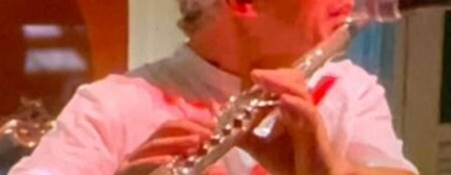 Estêvão Couto Teixeira e Isaque Carbogim - Flauta, Luiz Henrique - Teclado e Mestre Polêmico - Pandeiro. Madame Geváh, Rua Marechal Deodoro, Número 280, Bairro Centro, Juiz de Fora, Minas Gerais/MG, Brasil. Registro de Capoeira Mestre Polêmico - Professor Doutor João Couto Teixeira. IMG_0667/8. 7,96 GB. 17h00. Sábado, 25 de Outubro de 2025. HD 1080p. MOV. Universidade Livre de Estudos Culturais da Capoeira - Universidade da Capoeira - UNICAPOEIRA, Instituto de Educação Socioambiental - IESAMBI, Associação de Capoeira - ASCA e Grupo de Capoeira MEIA LUA - Fundado Terça-feira, 29 de Maio de 1962. http://universidadedacapoeira.com/ Seja membro deste canal e ganhe benefícios: https://www.youtube.com/channel/UCE6HrA5Y_VZ4-hgw8FG13aw/join PIX - polemico72@hotmail.com