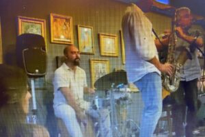 Estêvão Couto Teixeira - Flautas/Percussão, Bruno Mancini Teixeira - Flauta/Saxofone e Companhia. Bairro Caiçara, Juiz de Fora, Minas Gerais/MG, Brasil. Registro de Capoeira Estrela Dalva - Artista Plástica e Cineasta Salete Libardoni. 950,8 MB. 21h36. Sábado, 14 de Outubro de 2023. HD 1080p. MOV. Universidade Livre de Estudos Culturais da Capoeira - Universidade da Capoeira - UNICAPOEIRA, Instituto de Educação Socioambiental - IESAMBI, Associação de Capoeira - ASCA e Grupo de Capoeira MEIA LUA - Fundado Terça-feira, 29 de Maio de 1962. Orquestra Harmônica de Berimbaus. http://universidadedacapoeira.com/ Seja membro deste canal e ganhe benefícios: https://www.youtube.com/channel/UCE6HrA5Y_VZ4-hgw8FG13aw/join PIX - polemico72@hotmail.com