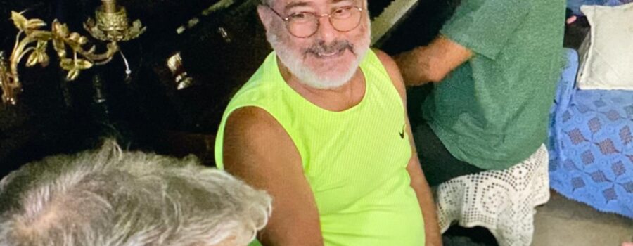 Som: Estêvão Couto Teixeira - Piano, Henrique Couto Teixeira - Conga/Quinto e Mestre Polêmico - Berimbau/Pandeiro. Sala de Visitas, Tigüéra 360, Juiz de Fora, Minas Gerais/MG, Brasil. Registro de Capoeira Mestre Polêmico - Professor Doutor João Couto Teixeira. IMG_3327/31. 4,46 GB. 20h24. Sábado, 15 de Novembro de 2025. HD 1080p. MOV. Universidade Livre de Estudos Culturais da Capoeira - Universidade da Capoeira - UNICAPOEIRA, Instituto de Educação Socioambiental - IESAMBI, Associação de Capoeira - ASCA e Grupo de Capoeira MEIA LUA - Fundado Terça-feira, 29 de Maio de 1962. Orquestra Harmônica de Berimbaus. http://universidadedacapoeira.com/ Seja membro deste canal e ganhe benefícios: https://www.youtube.com/channel/UCE6HrA5Y_VZ4-hgw8FG13aw/join PIX - polemico72@hotmail.com