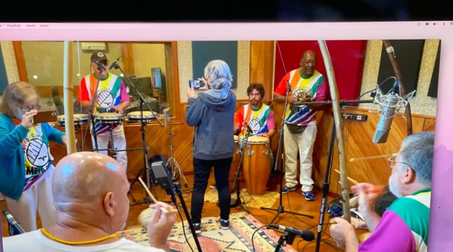 MEIA LUA: 60 Anos. Mestres Jô - João Mendes Batista Barbosa Filho, Polêmico - 50 Anos - Professor Doutor João Couto Teixeira, Haron Crisóstomo Castanon Mattos, Henrique Couto Teixeira, Corôa - Mauro Delfino da Silva, Jefferson Gomes Nogueira e Águia - David Teixeira Irsigler. Neném - Ana Maria Couto Teixeira, Capoeira Estrela Dalva - Artista Plástica e Cineasta Salete Libardoni, Lulú Mattos e Kiko - Ricardo Ladeira Rezende. Nave Studio, Juiz de Fora, Minas Gerais/MG, Brasil. Registro de Capoeira Mestre Polêmico - Professor João Couto Teixeira. IMG_5963. 4,55 GB. 14h57. Sábado, 23 de Abril de 2022. HD 1080p. MOV. Universidade Livre de Estudos Culturais da Capoeira - Universidade da Capoeira - UNICAPOEIRA, Instituto de Educação Socioambiental - IESAMBI, Associação de Capoeira - ASCA e Grupo de Capoeira MEIA LUA - Fundado Terça-feira, 29 de Maio de 1962. Orquestra Harmônica de Berimbaus. http://universidadedacapoeira.com/ Seja membro deste canal e ganhe benefícios: https://www.youtube.com/channel/UCE6HrA5Y_VZ4-hgw8FG13aw/join PIX - polemico72@hotmail.com