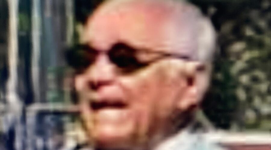 Mestres Onça Tigre - Doutor Milton Freire de Carvalho, Dom Ivan Zacarias Guimarães Gobbo, Polêmico e Boca Senzala - Humberto Barbosa de Souza. Embaixada Inglesa, Brasília, Distrito Federal/DF, Brasil. Registro de Capoeira Mestre Polêmico - Professor Doutor João Couto Teixeira. 746,9 MB. Sábado, 05 de Junho de 2004. HD 1080p. MOV. Universidade Livre de Estudos Culturais da Capoeira - Universidade da Capoeira - UNICAPOEIRA, Instituto de Educação Socioambiental - IESAMBI, Associação de Capoeira - ASCA e Grupo de Capoeira MEIA LUA - Fundado Terça-feira, 29 de Maio de 1962. Orquestra Harmônica de Berimbaus. http://universidadedacapoeira.com/ Seja membro deste canal e ganhe benefícios: https://www.youtube.com/channel/UCE6HrA5Y_VZ4-hgw8FG13aw/join PIX - polemico72@hotmail.com