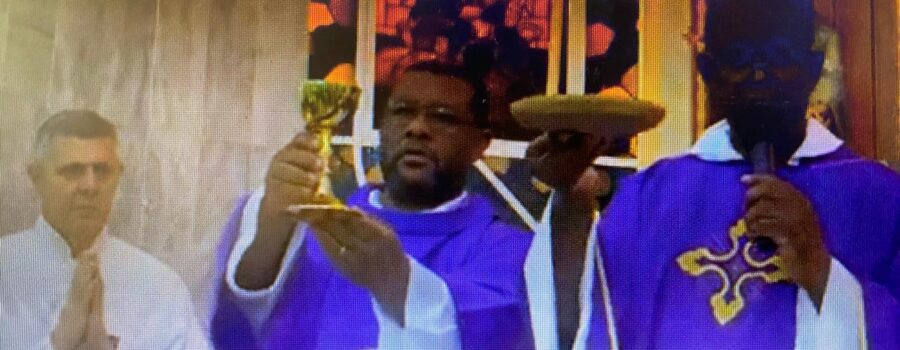 Celebração Eucarística: Padre Guanair da Silva Santos. Diácono Márcio Rosa dos Santos. Acolhida e Preces da Comunidade José Mauro Bul-la. Primeira Leitura Ministro Extraordinário da Sagrada Comunhão Eduardo Boscaro Yung. Salmo 71 - Nos Seus Dias a Justiça Florirá - Mestre Polêmico. Igreja Nossa Senhora Mãe de Deus, Bairro Nossa Senhora de Lourdes, Juiz de Fora, Minas Gerais/MG, Brasil. Registro de Capoeira Mestre Polêmico - Professor Doutor João Couto Teixeira. IMG_0730. 6,78 GB. 17h35. Domingo, 07 de Dezembro de 2025. HD 1080. MOV. Universidade Livre de Estudos Culturais da Capoeira - Universidade da Capoeira - UNICAPOEIRA, Instituto de Educação Socioambiental - IESAMBI, Associação de Capoeira - ASCA e Grupo de Capoeira MEIA LUA - Fundado Terça-feira, 29 de Maio de 1962. http://universidadedacapoeira.com/ Seja membro deste canal e ganhe benefícios: https://www.youtube.com/channel/UCE6HrA5Y_VZ4-hgw8FG13aw/join PIX - polemico72@hotmail.com