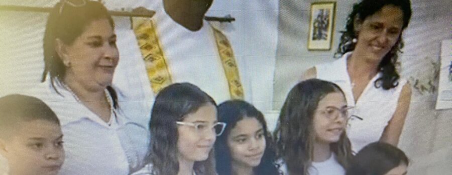 Missa - Primeira Eucaristia: Padre Guanair da Silva Santos. Diácono Márcio Rosa dos Santos. Acolhida e Preces da Comunidade Nilcéia. Salmo 121 - Quanta Alegria e Felicidade... Vamos à Casa do Senhor - Geraldo. Igreja Nossa Senhora da Visitação, Bairro Tigüéra, Juiz de Fora, Minas Gerais/MG, Brasil. Registro de Capoeira Mestre Polêmico - Professor Doutor João Couto Teixeira. IMG_7114. 10,04 GB. 07h03. Domingo, 23 de Novembro de 2025. HD 1080. MOV. Universidade Livre de Estudos Culturais da Capoeira - Universidade da Capoeira - UNICAPOEIRA, Instituto de Educação Socioambiental - IESAMBI, Associação de Capoeira - ASCA e Grupo de Capoeira MEIA LUA - Fundado Terça-feira, 29 de Maio de 1962. http://universidadedacapoeira.com/ Seja membro deste canal e ganhe benefícios: https://www.youtube.com/channel/UCE6HrA5Y_VZ4-hgw8FG13aw/join PIX - polemico72@hotmail.com