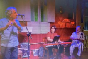 Estêvão Couto Teixeira - Flauta, Luiz Henrique - Piano e Mestre Polêmico - Pandeiro. Madame Geváh, Rua Marechal Deodoro, Número 280, Bairro Centro, Juiz de Fora, Minas Gerais/MG, Brasil. Registro de Capoeira Mestre Polêmico - Professor Doutor João Couto Teixeira. IMG_0667/8. 1,98 GB. 17h00. Sábado, 25 de Outubro de 2025. HD 1080p. MOV. Universidade Livre de Estudos Culturais da Capoeira - Universidade da Capoeira - UNICAPOEIRA, Instituto de Educação Socioambiental - IESAMBI, Associação de Capoeira - ASCA e Grupo de Capoeira MEIA LUA - Fundado Terça-feira, 29 de Maio de 1962. http://universidadedacapoeira.com/ Seja membro deste canal e ganhe benefícios: https://www.youtube.com/channel/UCE6HrA5Y_VZ4-hgw8FG13aw/join PIX - polemico72@hotmail.com