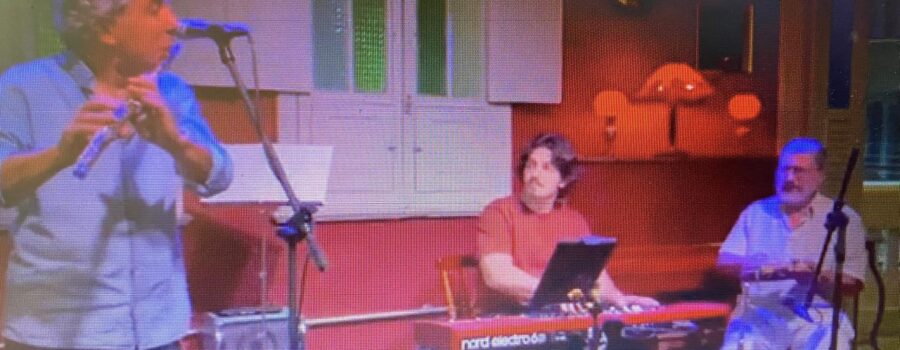 Estêvão Couto Teixeira - Flauta, Luiz Henrique - Piano e Mestre Polêmico - Pandeiro. Madame Geváh, Rua Marechal Deodoro, Número 280, Bairro Centro, Juiz de Fora, Minas Gerais/MG, Brasil. Registro de Capoeira Mestre Polêmico - Professor Doutor João Couto Teixeira. IMG_0667/8. 1,98 GB. 17h00. Sábado, 25 de Outubro de 2025. HD 1080p. MOV. Universidade Livre de Estudos Culturais da Capoeira - Universidade da Capoeira - UNICAPOEIRA, Instituto de Educação Socioambiental - IESAMBI, Associação de Capoeira - ASCA e Grupo de Capoeira MEIA LUA - Fundado Terça-feira, 29 de Maio de 1962. http://universidadedacapoeira.com/ Seja membro deste canal e ganhe benefícios: https://www.youtube.com/channel/UCE6HrA5Y_VZ4-hgw8FG13aw/join PIX - polemico72@hotmail.com