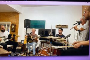 Pedro Kopschitz Bastos, Os Adeptos, João, Henrique e Estêvão Teixeira. Juiz de Fora, Minas Gerais/MG, Brasil. Registro de Capoeira Mestre Polêmico - Professor Doutor João Couto Teixeira. IMG_0775/8490/507. 11,05 GB. 17h56/21h24. Sábado, 10 de Janeiro de 2026. HD 1080p. MOV. Músicas 01 - Vamos Fugir - Skank 02 - Coisas da Vida - Rita Lee e Wanessa Camargo 03 - A Palo Seco - Amelinha, Belchior e Ednardo 04 - Pavão Misterioso - Amelinha, Belchior e Ednardo 05 - Marimbondo - Sá e Guarabira 06 - Chão de Giz - Zé Ramalho 07 - No Woman, No Cry - Bob Marley & The Wailers 08 - Paciência - Lenine 09 - O Tempo Não Pára - Cazuza 10 - É Preciso Saber Viver - Titãs 11 - O Segundo Sol - Cássia Eller 12 - Há Tempos - Legião Urbana 13 - So Good Blue Sky - Pink Floyd 14 - Tente Outra Vez - Raul Seixas 15 - Aluga-se - Raul Seixas 16 - S.O.S - Raul Seixas 17 - Parabéns Pra Você - Domínio Popular 18 - Mulher Rendeira - Domínio Popular 19 - Homenagem a Airto Moreira 20 - Meia Faca está de Prova - Capoeira Mestre Asè Dudu - Faustino Luiz Couto Teixeira 21 - Canção de Despedida do Grupo de Capoeira MEIA LUA - Marco Aurélio de Morais Barros Universidade Livre de Estudos Culturais da Capoeira - Universidade da Capoeira - UNICAPOEIRA, Instituto de Educação Socioambiental - IESAMBI, Associação de Capoeira - ASCA, Grupo de Capoeira MEIA LUA - Fundado Terça-feira, 29 de Maio de 1962. Orquestra Harmônica de Berimbaus. http://universidadedacapoeira.com/ Seja membro deste canal e ganhe benefícios: https://www.youtube.com/channel/UCE6HrA5Y_VZ4-hgw8FG13aw/join PIX - polemico72@hotmail.com