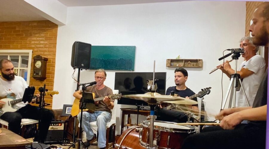 Pedro Kopschitz Bastos, Os Adeptos, João, Henrique e Estêvão Teixeira. Juiz de Fora, Minas Gerais/MG, Brasil. Registro de Capoeira Mestre Polêmico - Professor Doutor João Couto Teixeira. IMG_0775/8490/507. 11,05 GB. 17h56/21h24. Sábado, 10 de Janeiro de 2026. HD 1080p. MOV. Músicas 01 - Vamos Fugir - Skank 02 - Coisas da Vida - Rita Lee e Wanessa Camargo 03 - A Palo Seco - Amelinha, Belchior e Ednardo 04 - Pavão Misterioso - Amelinha, Belchior e Ednardo 05 - Marimbondo - Sá e Guarabira 06 - Chão de Giz - Zé Ramalho 07 - No Woman, No Cry - Bob Marley & The Wailers 08 - Paciência - Lenine 09 - O Tempo Não Pára - Cazuza 10 - É Preciso Saber Viver - Titãs 11 - O Segundo Sol - Cássia Eller 12 - Há Tempos - Legião Urbana 13 - So Good Blue Sky - Pink Floyd 14 - Tente Outra Vez - Raul Seixas 15 - Aluga-se - Raul Seixas 16 - S.O.S - Raul Seixas 17 - Parabéns Pra Você - Domínio Popular 18 - Mulher Rendeira - Domínio Popular 19 - Homenagem a Airto Moreira 20 - Meia Faca está de Prova - Capoeira Mestre Asè Dudu - Faustino Luiz Couto Teixeira 21 - Canção de Despedida do Grupo de Capoeira MEIA LUA - Marco Aurélio de Morais Barros Universidade Livre de Estudos Culturais da Capoeira - Universidade da Capoeira - UNICAPOEIRA, Instituto de Educação Socioambiental - IESAMBI, Associação de Capoeira - ASCA, Grupo de Capoeira MEIA LUA - Fundado Terça-feira, 29 de Maio de 1962. Orquestra Harmônica de Berimbaus. http://universidadedacapoeira.com/ Seja membro deste canal e ganhe benefícios: https://www.youtube.com/channel/UCE6HrA5Y_VZ4-hgw8FG13aw/join PIX - polemico72@hotmail.com