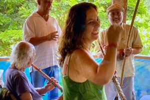 Mestr@s Kim Ribeiro/Marina Pedreira Aragão - Flauta, Polêmico - Berimbau e História - Antônio Carlos Lemos Ferreira - Caxixé e Pandeiro. Floresta, Juiz de Fora, Minas Gerais/MG, Brasil. Registro de Capoeira Mestre Polêmico - Professor Doutor João Couto Teixeira. IMG_8474. 3 GB. 10h59. Sexta-feira, 09 de Janeiro de 2026. HD 1080p. MOV. Universidade Livre de Estudos Culturais da Capoeira - Universidade da Capoeira - UNICAPOEIRA, Instituto de Educação Socioambiental - IESAMBI, Associação de Capoeira - ASCA, Grupo de Capoeira MEIA LUA - Fundado Terça-feira, 29 de Maio de 1962. Orquestra Harmônica de Berimbaus. http://universidadedacapoeira.com/ Seja membro deste canal e ganhe benefícios: https://www.youtube.com/channel/UCE6HrA5Y_VZ4-hgw8FG13aw/join PIX - polemico72@hotmail.com