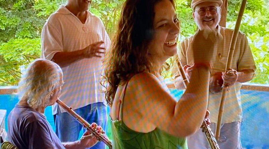 Mestr@s Kim Ribeiro/Marina Pedreira Aragão - Flauta, Polêmico - Berimbau e História - Antônio Carlos Lemos Ferreira - Caxixé e Pandeiro. Floresta, Juiz de Fora, Minas Gerais/MG, Brasil. Registro de Capoeira Mestre Polêmico - Professor Doutor João Couto Teixeira. IMG_8474. 3 GB. 10h59. Sexta-feira, 09 de Janeiro de 2026. HD 1080p. MOV. Universidade Livre de Estudos Culturais da Capoeira - Universidade da Capoeira - UNICAPOEIRA, Instituto de Educação Socioambiental - IESAMBI, Associação de Capoeira - ASCA, Grupo de Capoeira MEIA LUA - Fundado Terça-feira, 29 de Maio de 1962. Orquestra Harmônica de Berimbaus. http://universidadedacapoeira.com/ Seja membro deste canal e ganhe benefícios: https://www.youtube.com/channel/UCE6HrA5Y_VZ4-hgw8FG13aw/join PIX - polemico72@hotmail.com